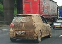 В городе эвакуировано 5 тысяч автомобилей с нечитаемыми номерами