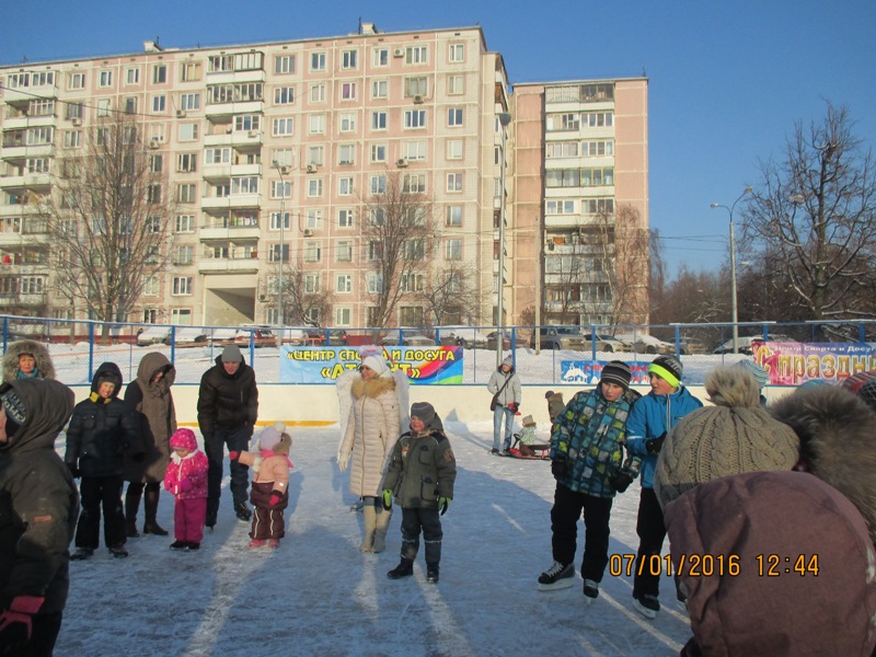 Дворовый рождественский праздник  «Ледовая сказка» (Новоясеневский, 40, к.3)