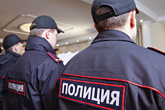 В ЮЗАО мужчина обезоружил двоих налетчиков до приезда полиции