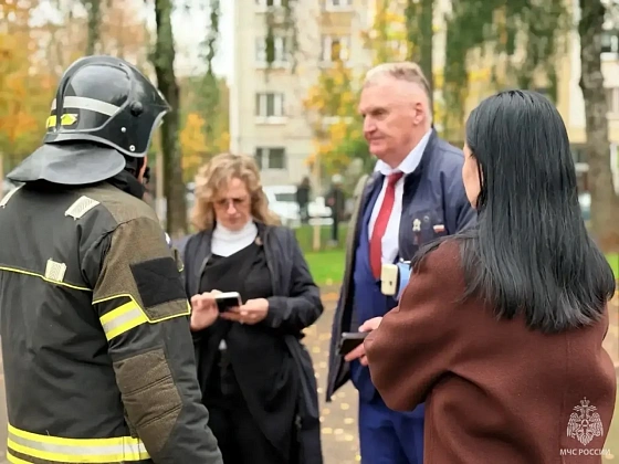 Сотрудники Главного управления МЧС России по городу Москве организовали цикл тематических занятий в общеобразовательных учреждениях ЮЗАО в преддверии Дня гражданской обороны